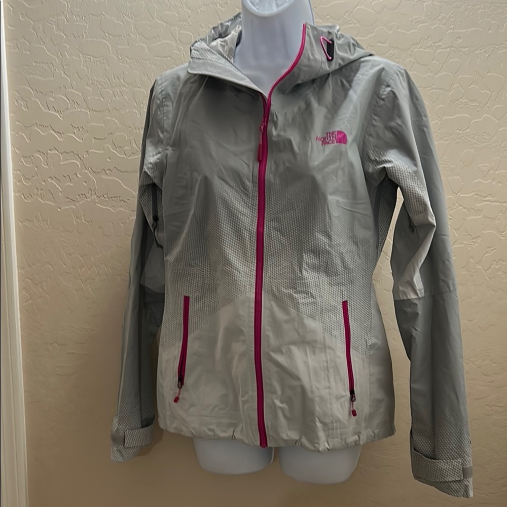 The North Face Gray and Pink Ski Jacket Weather-Resistant Performance